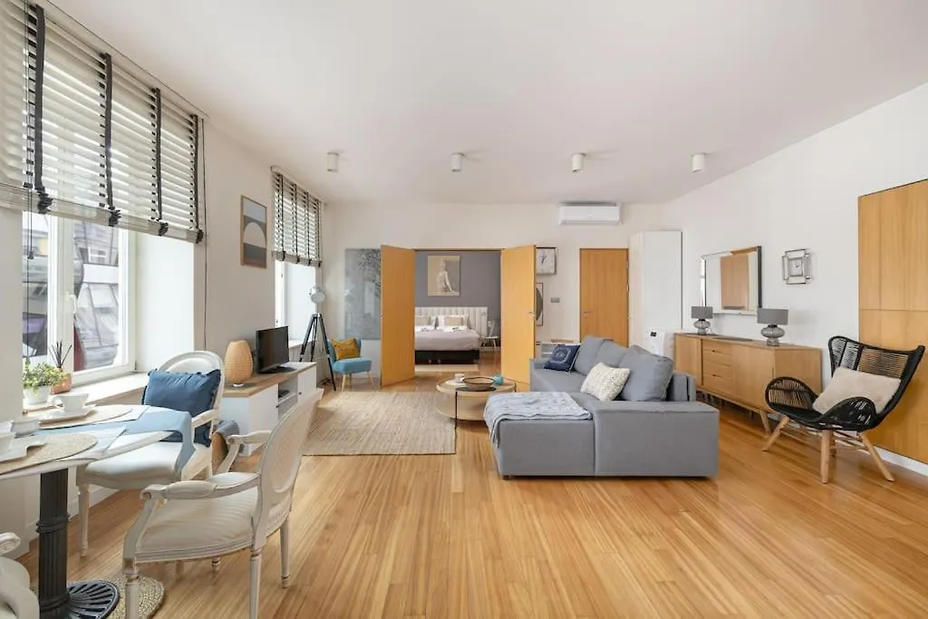 Chmielna City Center Apartment With Bath Warsaw