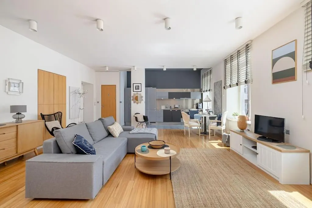 Chmielna City Center Apartment With Bath Warsaw